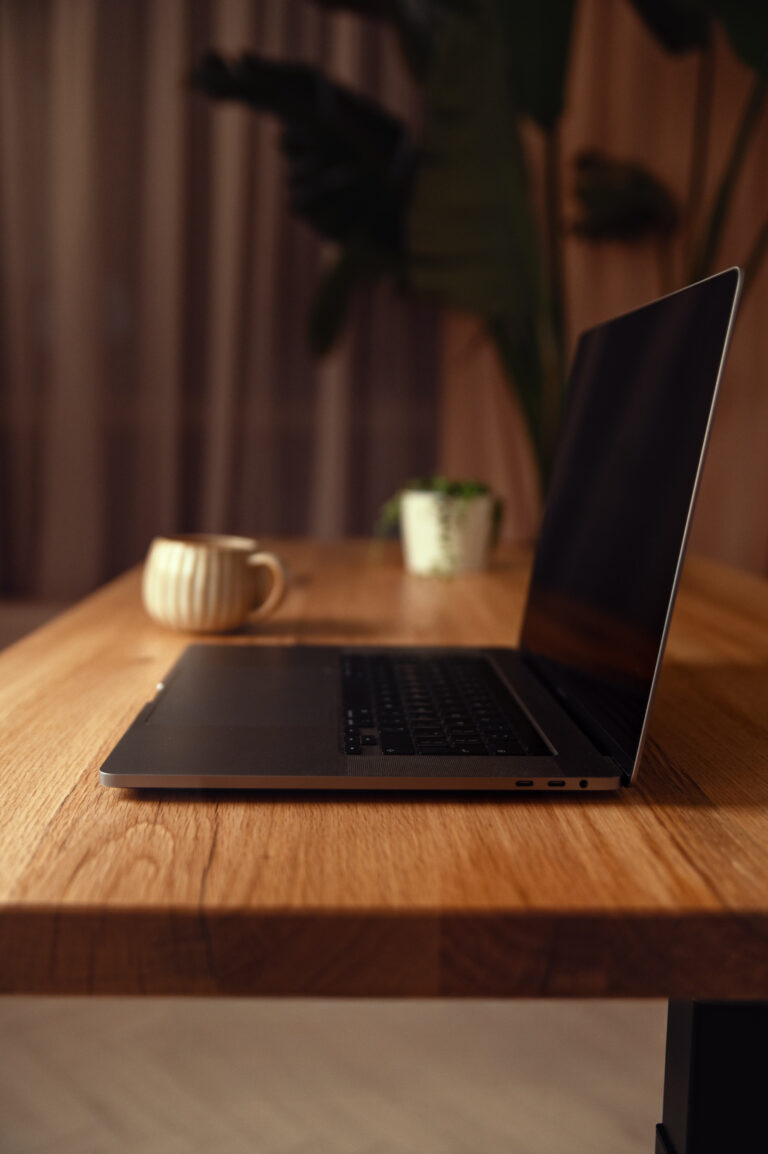 blat 01 9x16 00086417